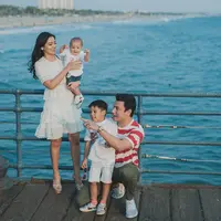 Bebaskan bermain di luar jad cara spesial Titi Kamal dan Christian Sugiono mendidik anak. (instagram/titi_kamall)