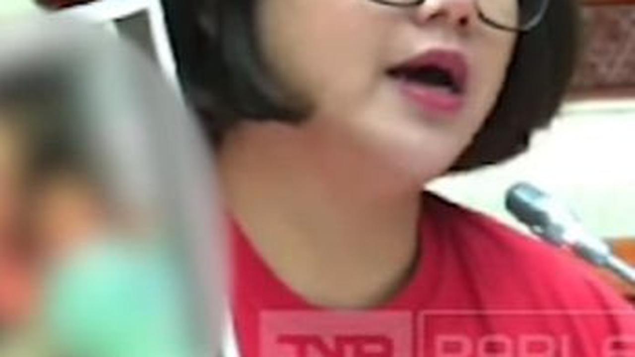 VIDEO: Curhat Ibu Nangis di DPR, Tak Bisa Temui Anak Dijaga Ketat Aparat Sewaan Eks Suami