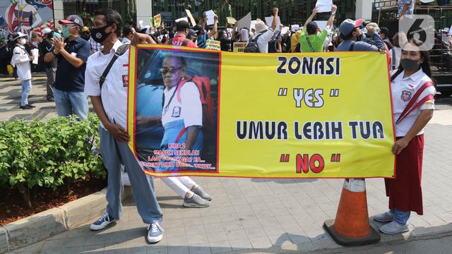 Ratusan Orang Tua Demo PPDB di Kantor Nadiem