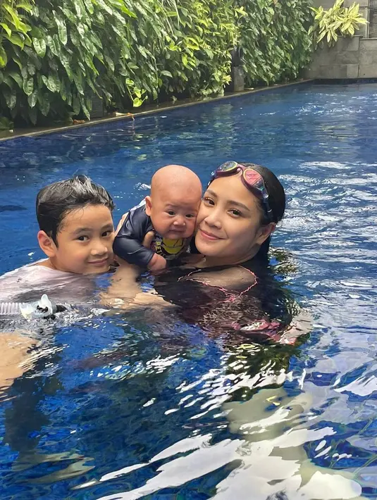Nagita Slavina,Rayyanza dan Rafathar (Instagram/raffinagita1717)