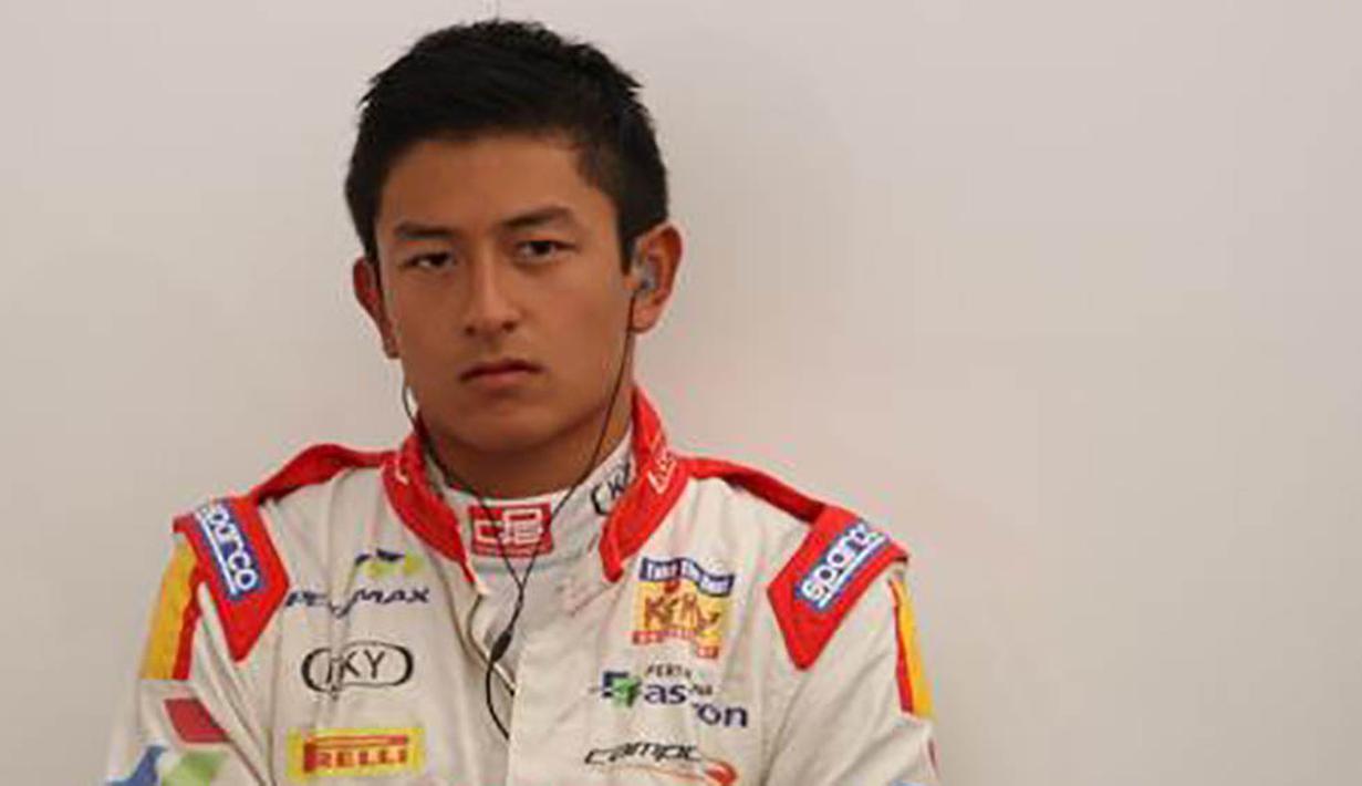 Pebalap asal Indonesia, Rio Haryanto, fokus menjelang balapan Feature Race GP2 Monza, Italia, Sabtu (5/9) siang waktu setempat. (Bola.com/Reza Khomaini)