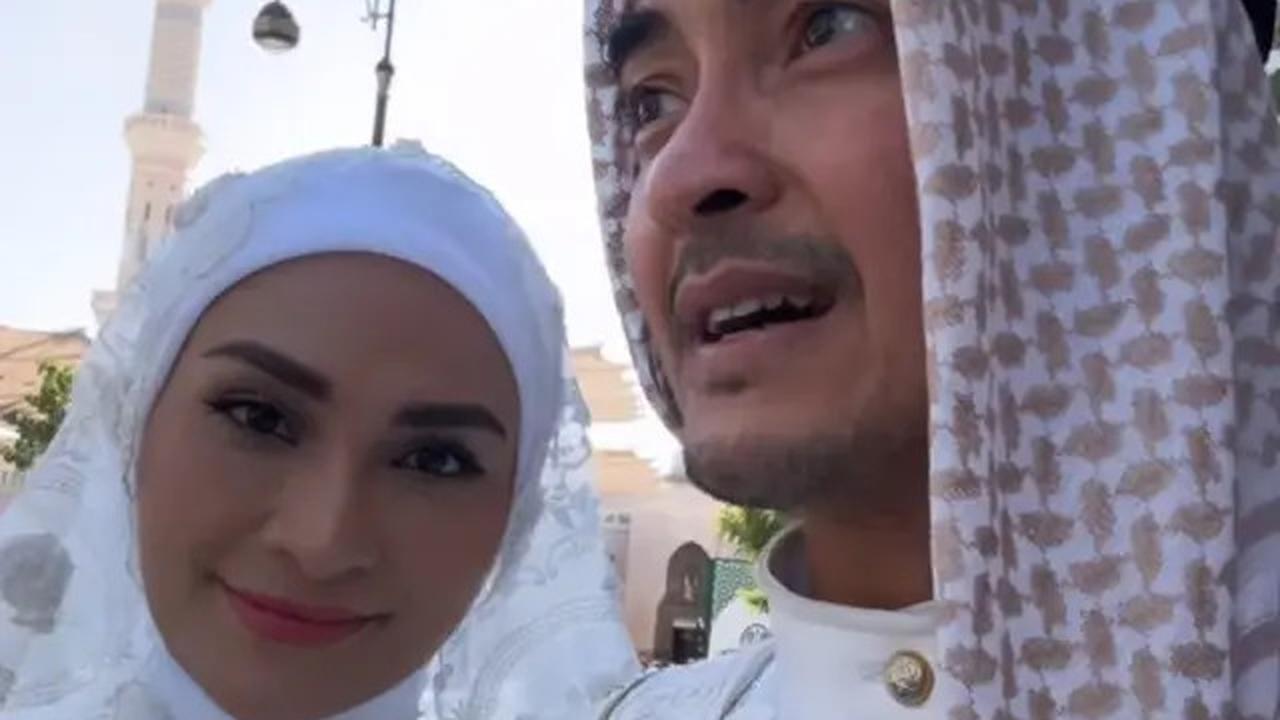 10 Potret Pernikahan Zumi Zola dan Putri Zulhas di Madinah, Dinikahkan Ust Adi Hidayat