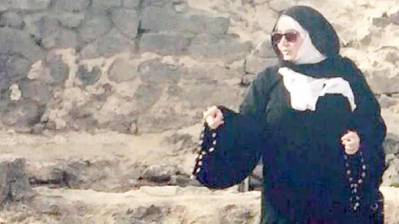  Ayesha Khaja, Perempuan Saudi Pertama yang Jadi Pemandu Wisata