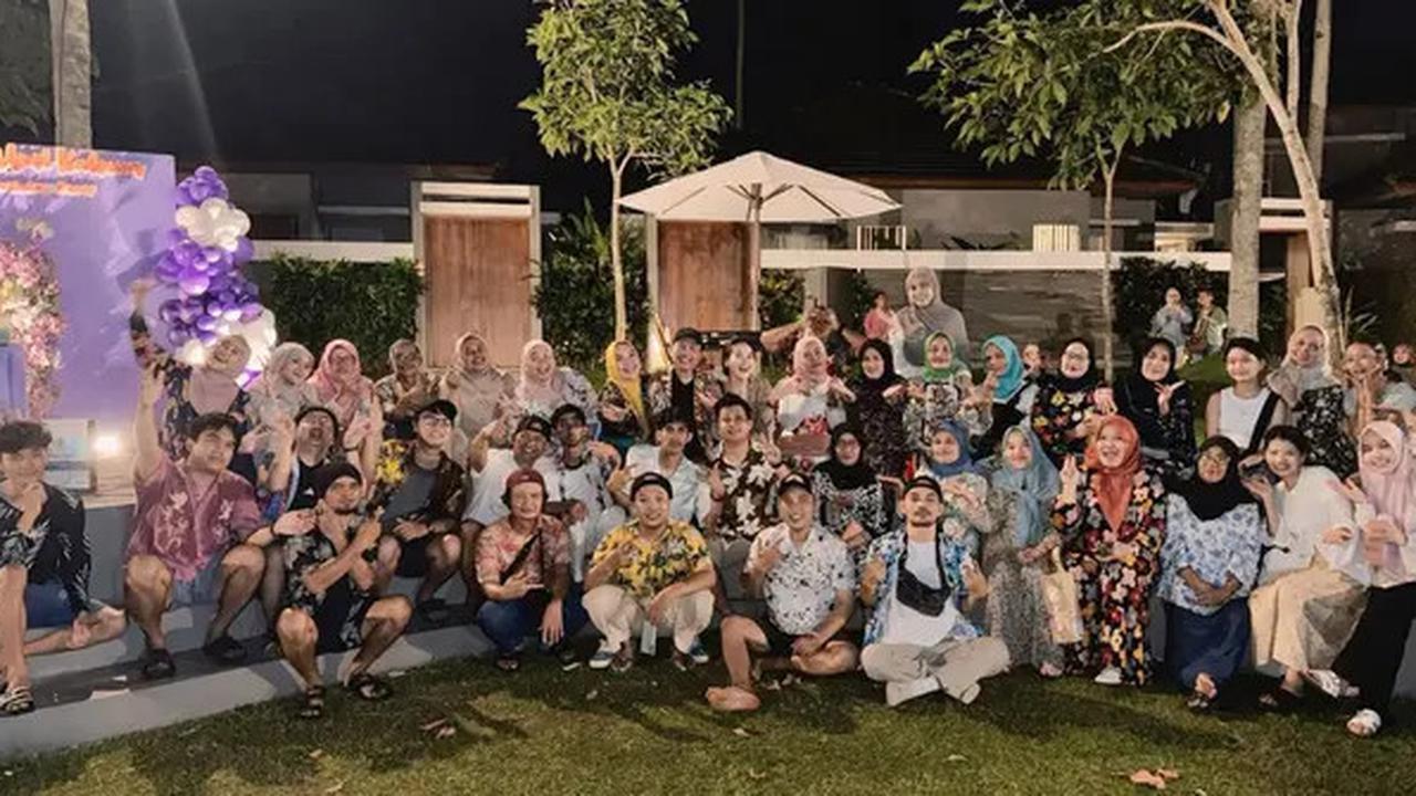 5 Potret Pesta Ultah Ibunda Ayu Ting Ting, Suprise Manis dari Keluarga Tercinta
