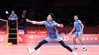 Ganda putra Indonesia Fajar Alfian/Muhammad Rian Ardianto&nbsp;mengalahkan pasangan Denmark Kim Astrup/Anders Skaarup Rasmussen&nbsp;21-12 dan 21-18 pada laga Grup B BWF World Tour Finals 2023 di Hangzhou Olympic Sports Expo Center, China, Kamis, 14 Desember. (foto: PBSI)