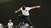 Atlet skateboard Indonesia Basral Graito Hutomo menunjukkan aksinya dalam persaingan final nomor street putra Asian Games 2026 di Aichi Sky Expo, Tokoname, Jepang, Minggu (27/9/2026). Basral finis di peringkat keempat setelah mengoleksi 151,41 poin. (AP Photo/Dita Alangkara)