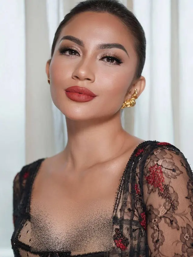 7 Potret Terbaru Ariel Tatum Berkebaya, Dikabarkan Sudah Lamaran