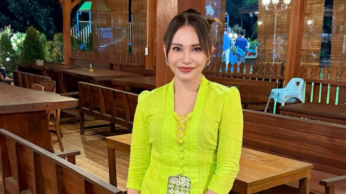 6 Potret Rossa Berkebaya, Hasil Hunting di Solo Hingga Karya Mel Ahyar buat Nyanyi di Istana Negara