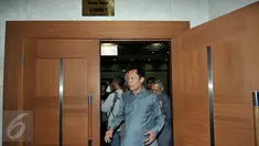 Kepala BIN Sutiyoso usai mengikuti rapat kerja dengan Komisi I DPR, Jakarta, Kamis (10/9/2015). Rapat membahas anggaran BIN dan isu-isu aktual intelejen Indonesia. (Liputan6.com/Johan Tallo)