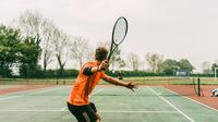 Ilustrasi olahraga tenis lapangan. (Photo by Chino Rocha on Unsplash)