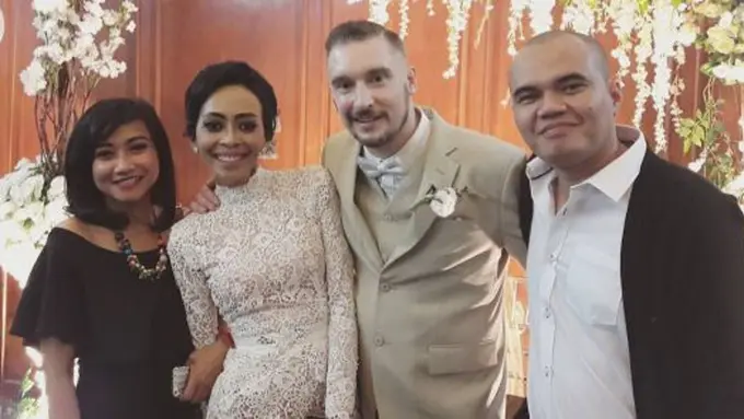 [Bintang] Jono Armstrong dan Cice