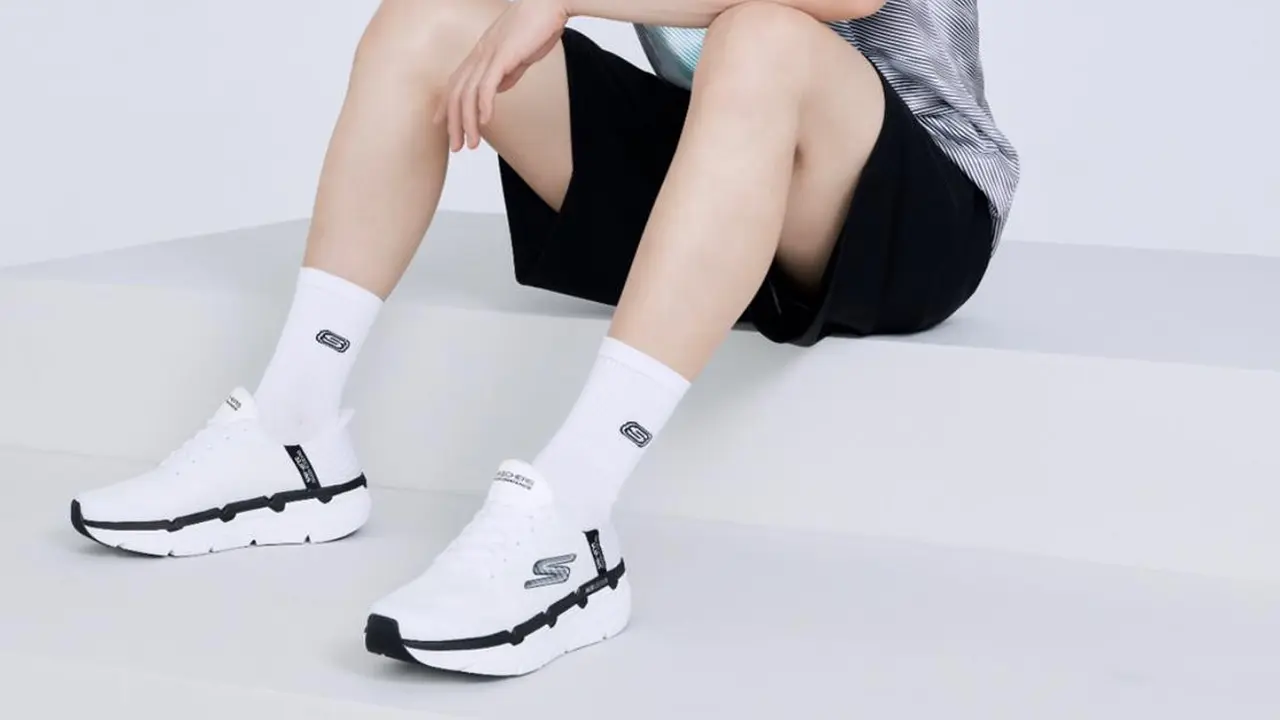 Skechers Hands Free Slip-Ins, Solusi Pakai Sepatu Tanpa Ribet