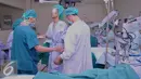 Seorang pasien usai menjalani operasi katarak di Rumah Sakit Pertamina Jaya, Jakarta, Kamis (3/12). Jumlah penderita buta katarak di Indonesia tertinggi kedua di Asia Tenggara yakni mencapai 1,5 persen atau dua juta jiwa. (Liputan6.com/Gempur M Surya)