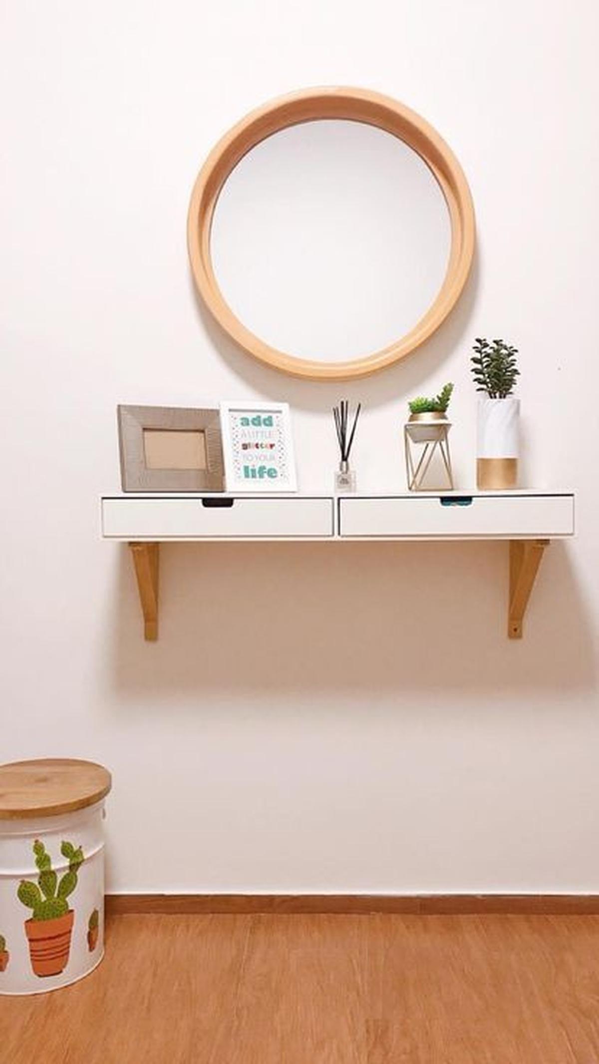 6.&nbsp;Model Meja Rias Modern Menempel Dinding