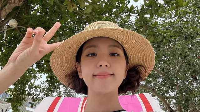 Gaya Summer Jisoo BLACKPINK saat Syuting Drama “Boyfriend On Demand”, Santai tapi Tetap Manis