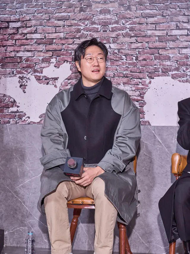 Sutradara Gyeongseong Creature Chung Dong Yoon. [Foto: Netflix]