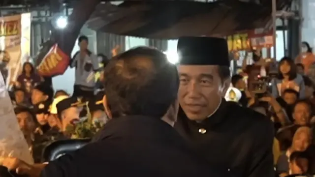Calon Gubernur Jawa Tengah (Jateng) Ahmad Luthfi saat menyambut kepulangan Jokowi ke Solo.