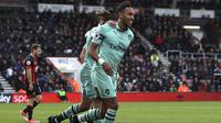 Striker Arsenal, Pierre-Emerick Aubameyang, merayakan gol yang dicetaknya ke gawang Bournemoth.  (John Walton/PA via AP)