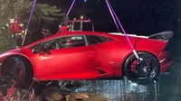 Lamborghini nyemplung ke danau (Carscoops)
