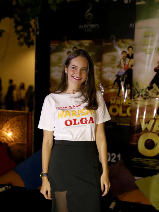 Aktris sekaligus model cantik ini harus membatalkan rencana liburannya ke Paris lantaran merasa jika di sana belum aman. Mau tak mau memang, padahal ia belum pernah mengunjungi kota indah tersebut. (Andy Masela/Bintang.com)