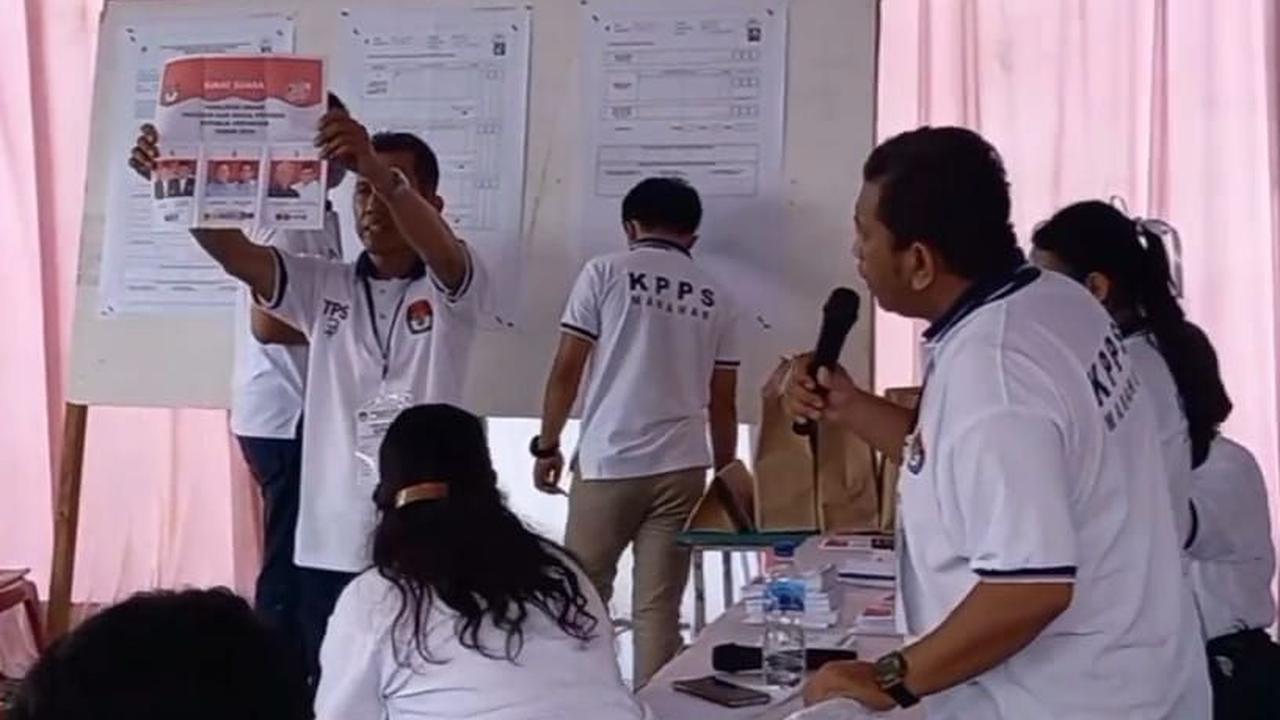 Lolly memastikan, Panwas sudah melakukan saran perbaikan dan meminta pemilih untuk segera menghapus foto/video di bilik suara.