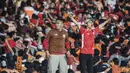 Suporter Persija Jakarta, The Jakmania, memberikan dukungan saat melawan Johor Darul Ta'zim pada laga Piala AFC di SUGBK, Jakarta, Selasa (10/4/2018). Persija menang 4-0 atas JDT. (Bola.com/Vitalis Yogi Trisna)