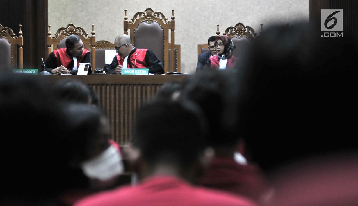Ketua majelis hakim Saifuddin Zuhri memimpin sidang perdana gugatan polusi udara di Jakarta di Pengadilan Negeri Jakarta Pusat, Kamis (1/8/2019). Ada 7 lembaga pemerintahan yang digugat, termasuk Presiden Joko Widodo atau Jokowi dan Gubernur DKI Jakarta Anies Baswedan. (merdeka.com/Iqbal S Nugroho)