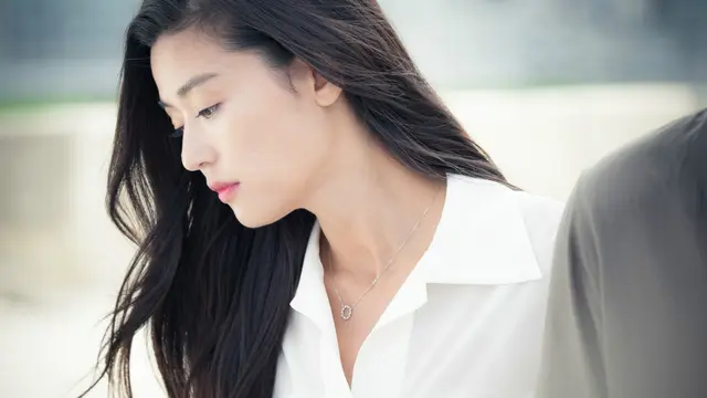 Jun Ji Hyun dalam The Legend of Blue Sea. (SBS via Soompi)