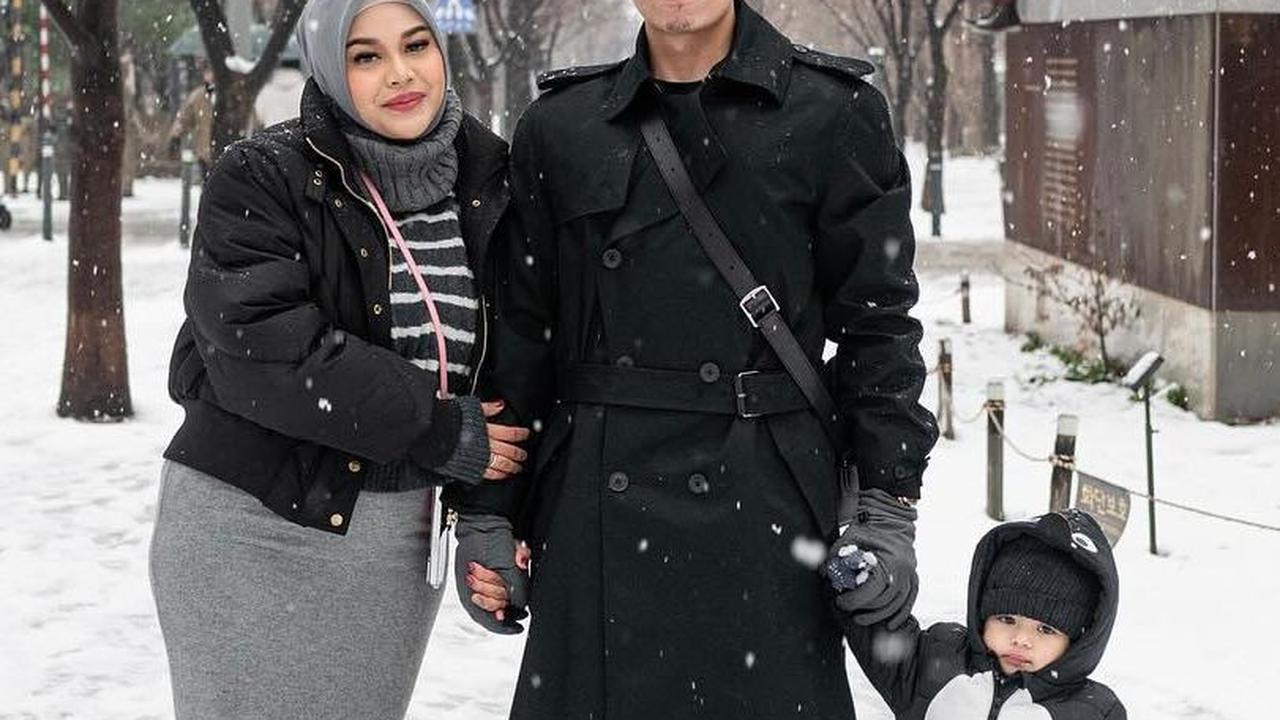Gemas! Foto-Foto Ameena Main Salju di Korea Selatan, Ekspresinya Lucu Banget Bak Boneka