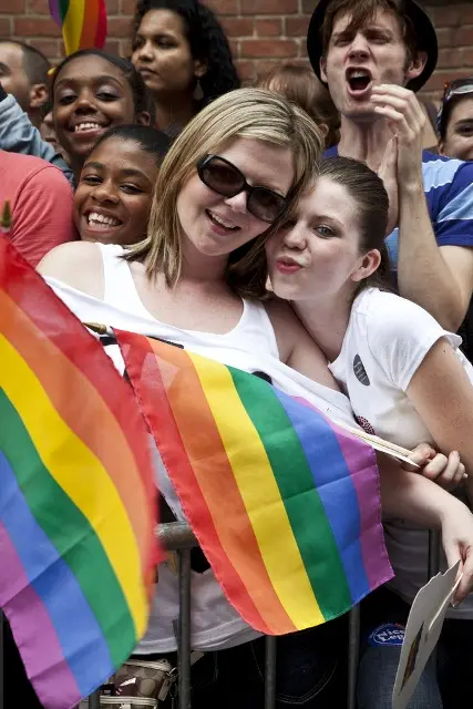 Kebijakan Obama tentang keputusan kaum gay mendapat beragam reaksi dari berbagai pihak