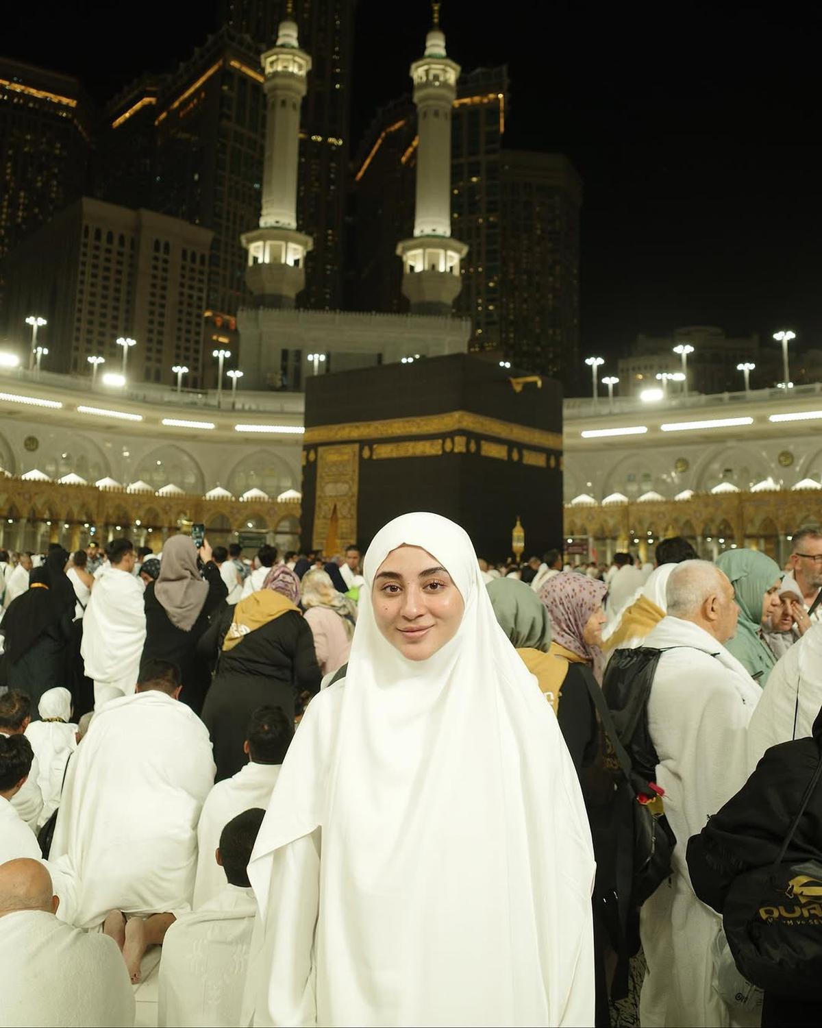 Potret Cantik Margin Wieheerm Jalani Ibadah Umrah Sendiri Tanpa Ali Syakieb, Tetap Terlihat Bahagia