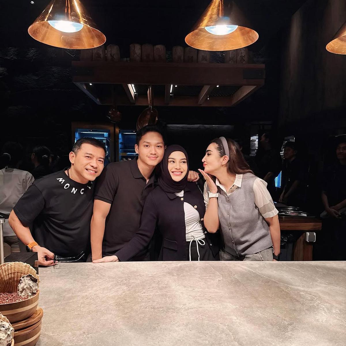 Bikin Haru, Begini Cara Aurel Hermansyah Peringati Hari Ibu - Unggah Foto Bareng Kris Dayanti dan Ashanty