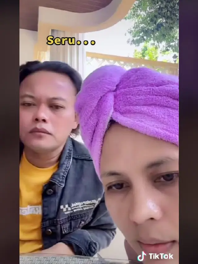 Sule saat live streaming bersama adiknya, Yeni