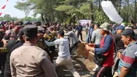 Simulasi demonstrasi rusuh Pilkada di Pemalang. (Foto: Liputan6.com/Polres Pemalang)