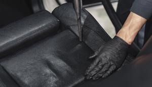 Cara tepat bersihkan karpet mobil agar nyaman dan terhindar dari noda (Freepik)