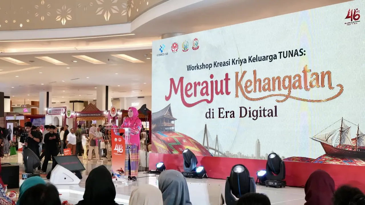 Ketua Harian Dekranas Tri Tito Karnavian menghadiri Workshop Kreasi Kriya Keluarga Tunas bertema "Merajut Kehangatan di Era Digital" dalam rangka Hari Ulang Tahun (HUT) ke-46 Dekranas di Atrium Trans Studio Makassar. (Istimewa)