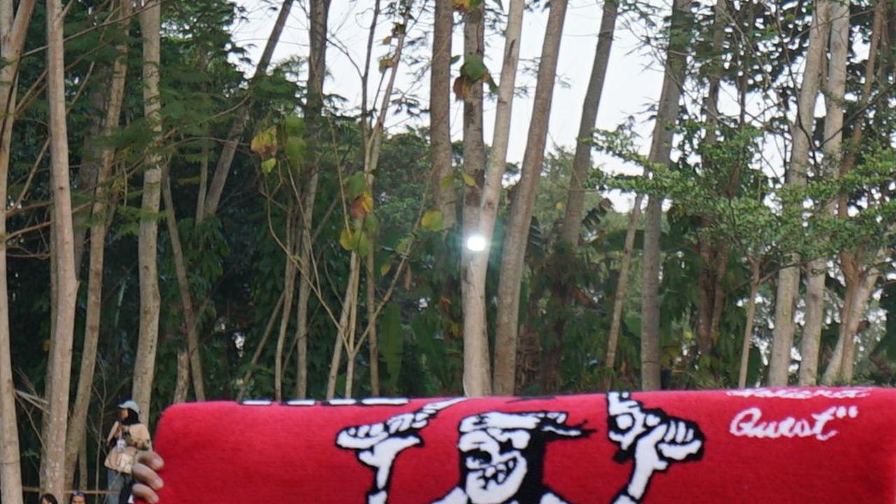 Setelah Perunggu, panggung "Cherry Stage" digemparkan oleh kehadiran The Panturas.