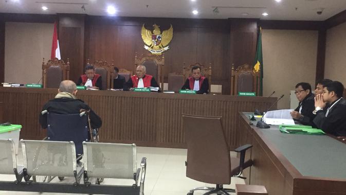 Kivlan Zen saat bersaksi di sidang Habil Marati, terdakwa perkara pembiayaan pembelian senjata api di Pengadilan Negeri Jakarta Pusat. (Liputan6.com/Muhammad Radityo Priyasmoro)