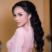Suksed di dunia seni dan politik, ini cerita dari Krisdayanti di Fimela VIP (@krisdayantilemos)