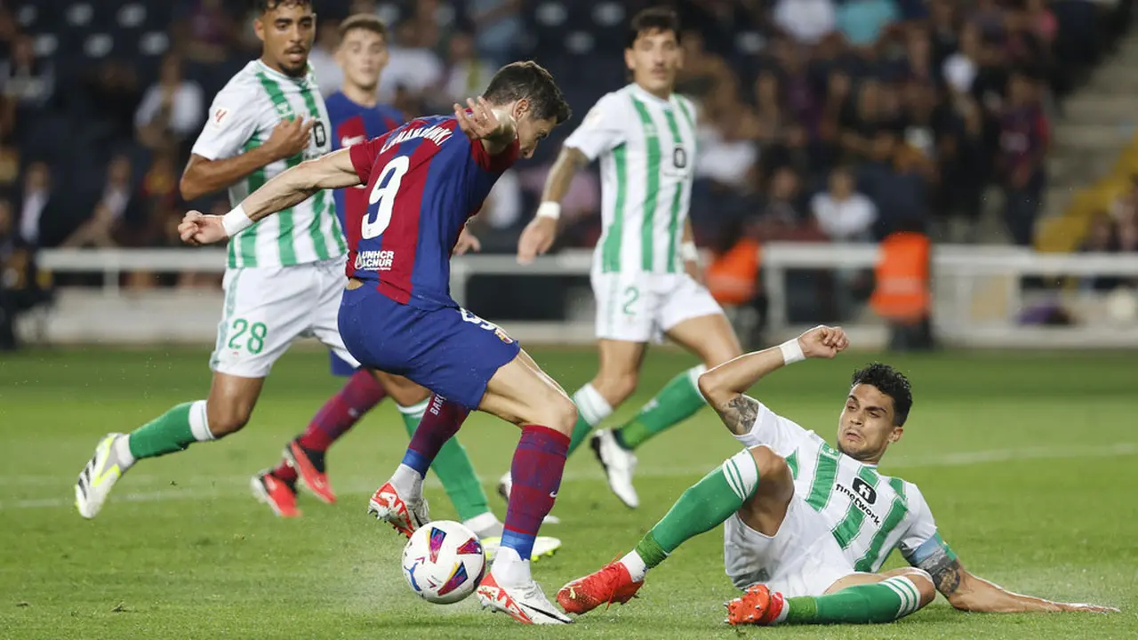 Foto: Pesta Gol ke Gawang Real Betis, Barcelona Bertengger di Puncak Klasemen Liga Spanyol