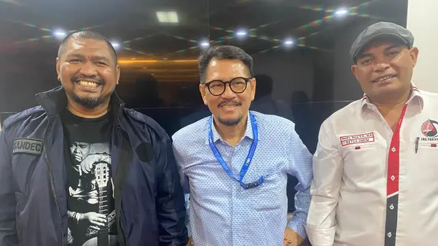 Sandec Sahetapy dan Hendry Noya sebagai Pelaksana Harian.