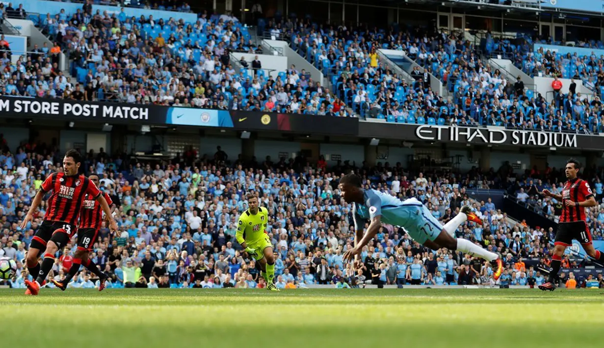 Pemain Manchester City, Kelechi Iheanacho, mencetak gol kedua ke gawang Bournemouth dalam laga pekan kelima Premier League di Stadion Etihad, Sabtu (17/9/2016) malam WIB. (Action Images via Reuters/Carl Recine)