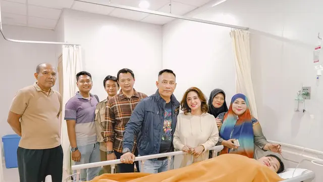 Ditemani Dewi Perssik, Ini 7 Momen Rosa Meldianti Lahirkan Anak Pertama