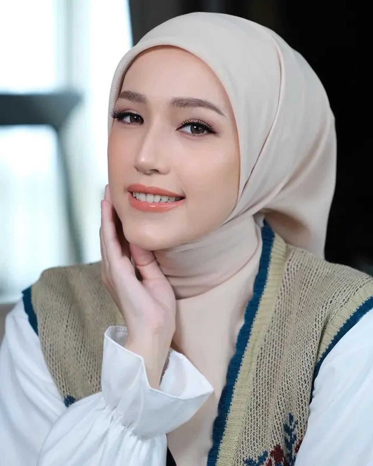 Potret 6 Artis Blasteran yang Putuskan Berhijab, Pesonanya Makin Terpancar