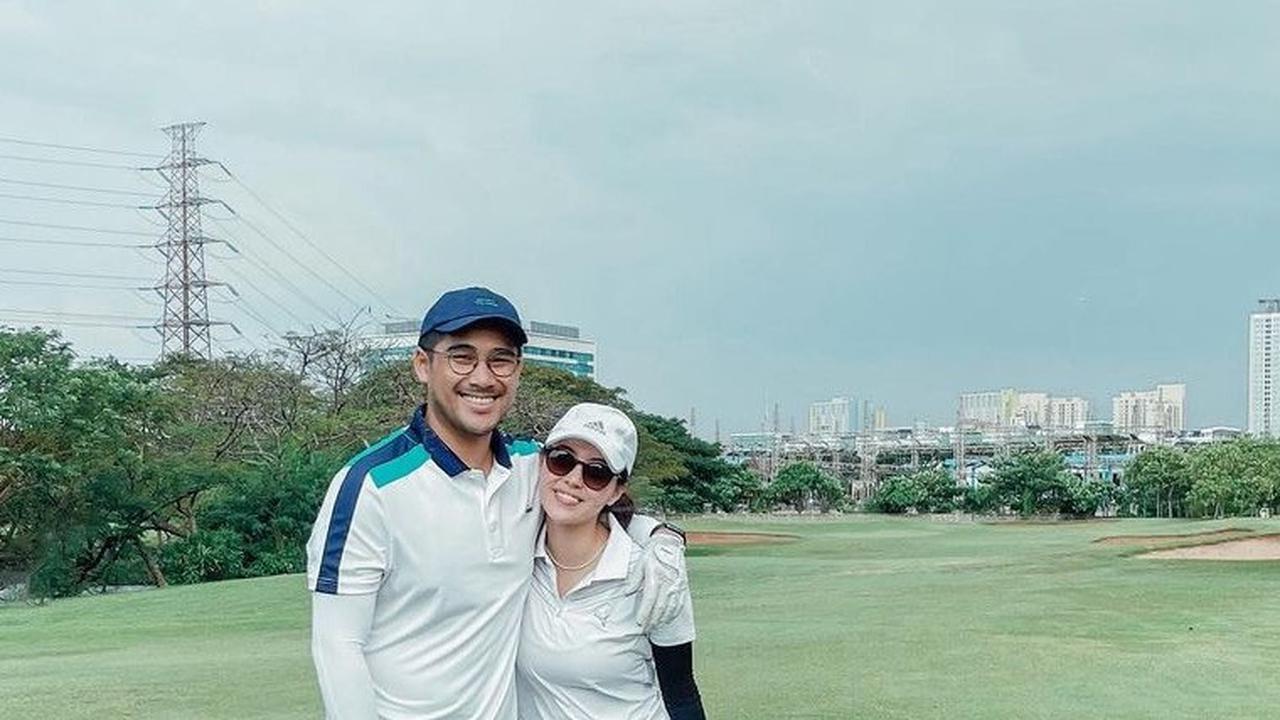 Anggika diketahui sudah memiliki kekasih. Ia tak segan memamerkan hubungannya di media sosial. Sosok kekasihnya bernama Omar.