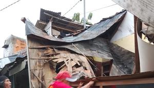 Angin Kencang Terjang Sukabumi (Foto: Fira Syahrin/liputan6.com)