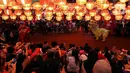 Barongsai beratraksi di salah satu pusat perbelanjaan di mal kawasan Jakarta, Minggu (30/1/2022). Dalam rangka menyambut Tahun Baru Imlek, Mal di Jakarta menghadirkan atraksi barongsai yang untuk menghibur pengunjung dan menarik daya beli masyarakat. (Liputan6.com/Johan Tallo)