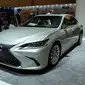 Lexus ES untuk pertama kalinya diperkenalkan di Asia Tenggara. (Septian P/Liputan6.com)