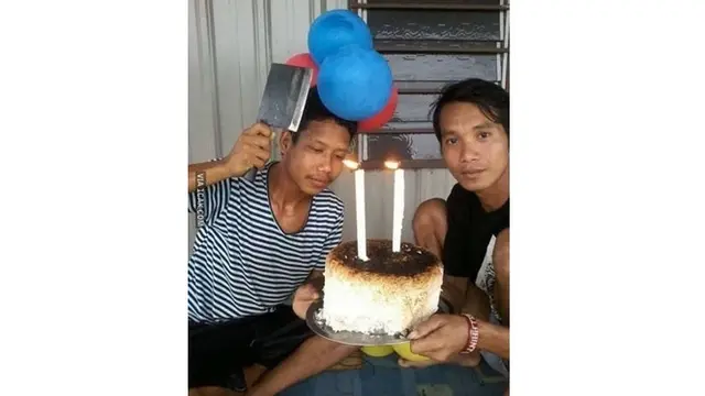 5 Kelakuan Kocak saat Potong Kue Ulang Tahun Ini Bikin Ketawa