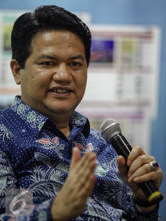 Ketua KPU Husni Kamil saat diskusi Pilkada Serentak, Jakarta, Rabu (2/12/2015). KPU telah menerbitkan materi petunjuk teknis kampanye dan mekanisme debat pasangan calon untuk menjadi pedoman KPU Provinsi dan Kabupaten/Kota. (Liputan6.com/Faizal Fanani)